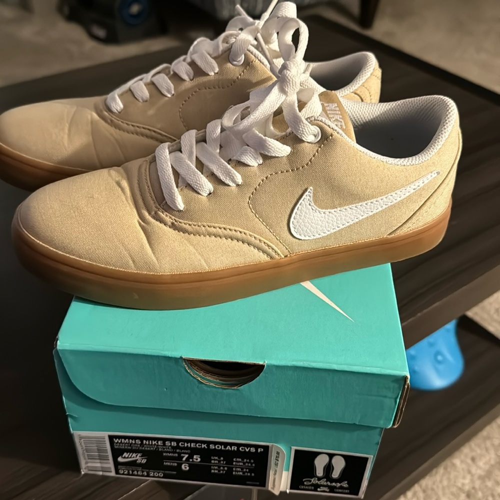 Nike women’s sb 7.5
